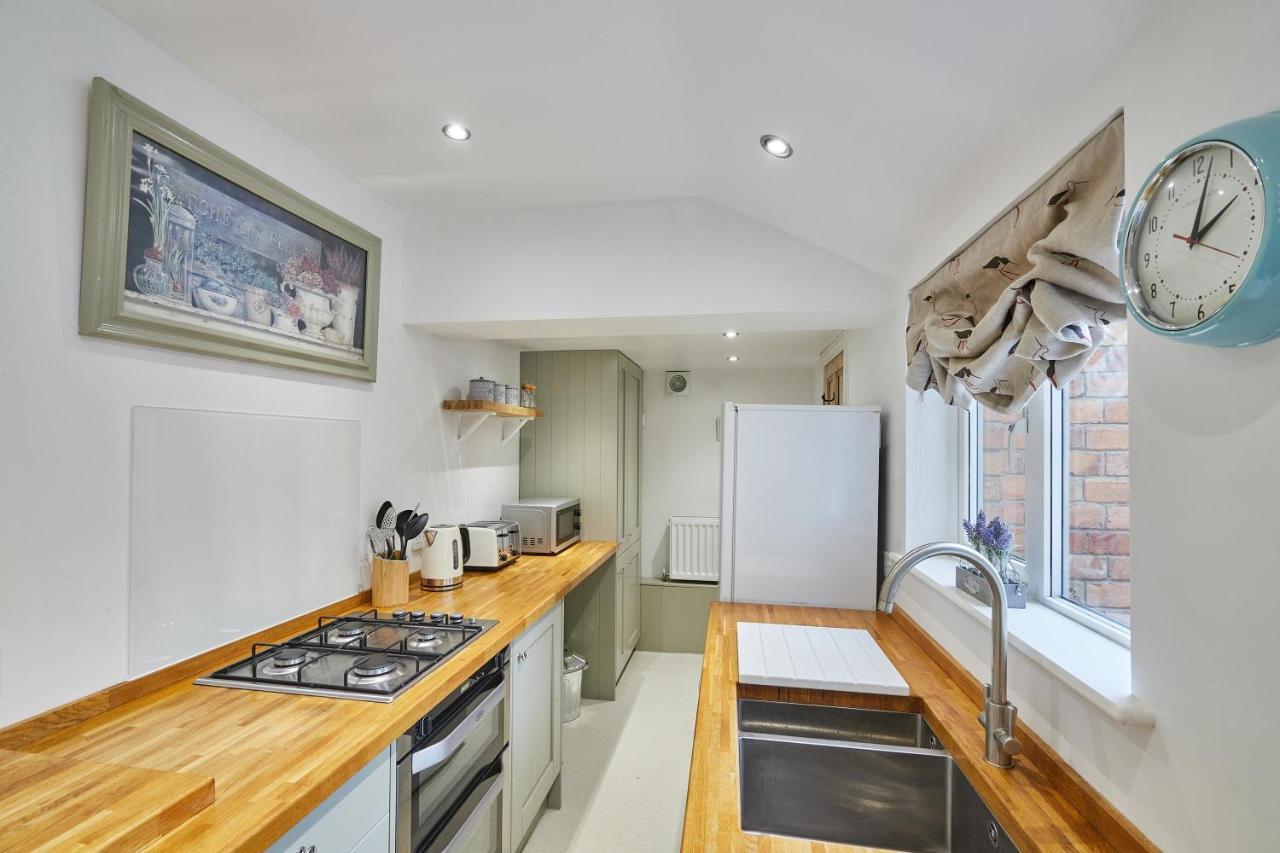 Host & Stay - 1 Coastguard Cottages Скарбъро Екстериор снимка
