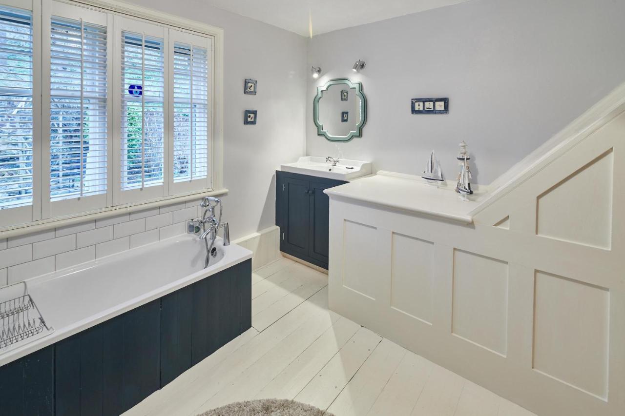 Host & Stay - 1 Coastguard Cottages Скарбъро Екстериор снимка